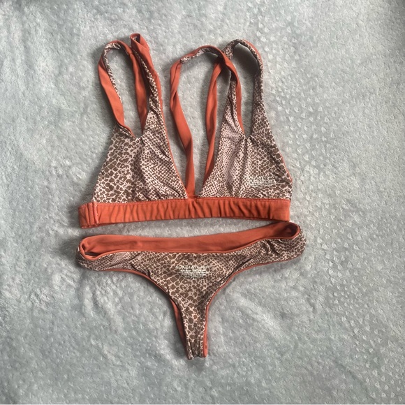 Acacia set plantation top medium and hookipa bottoms small in li hing - Picture 3 of 4